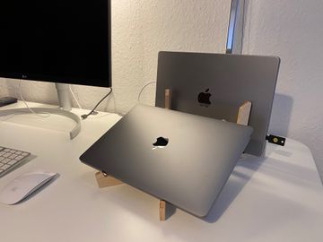 Picture of the laptop stand